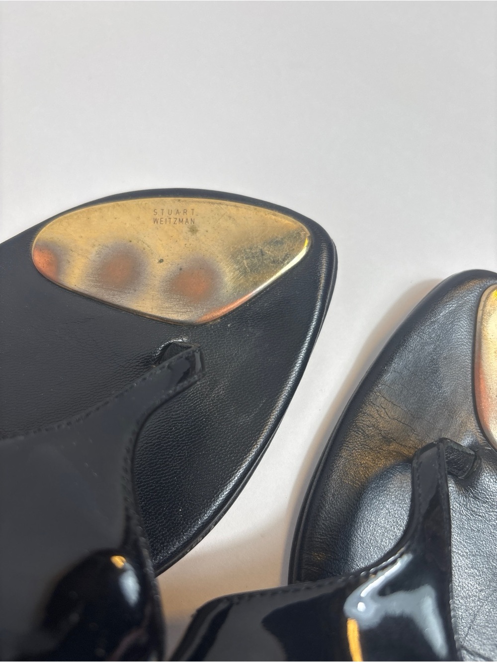 Stuart Weitzman Black Patent Leather T-Strap Sandals Not Professionally Cleaned - Picture 5 of 5